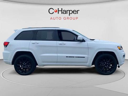 Used 2022 Jeep Grand Cherokee Laredo X AWD/4WD image 2