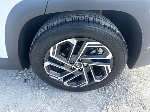 Used 2025 Hyundai Tucson Limited FWD image 11