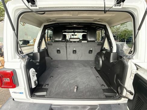 Used 2022 Jeep Wrangler Unlimited Sahara w/ Cold Weather Group AWD/4WD image 30