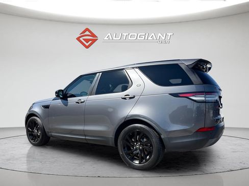 Used 2018 Land Rover Discovery SE image 4