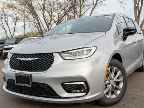New 2026 Chrysler Pacifica Limited w/ Uconnect Theater Family Group FWD image 1
