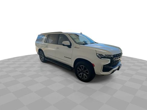 Certified 2024 Chevrolet Suburban Z71 w/ Luxury Package AWD/4WD image 2