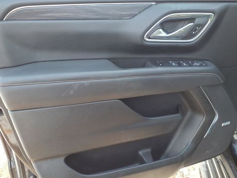 Used 2023 GMC Yukon SLT w/ SLT Premium Package image 13