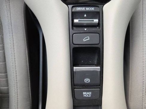 Used 2026 Honda HR-V LX image 9