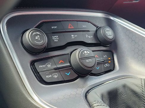 Used 2016 Dodge Challenger R/T Scat Pack w/ Leather Interior Group RWD image 29
