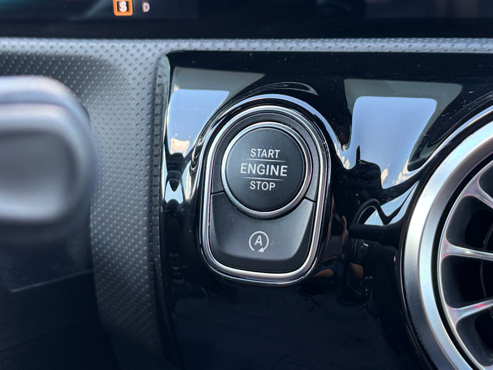 Certified 2022 Mercedes-Benz CLA 35 AMG 4MATIC image 30