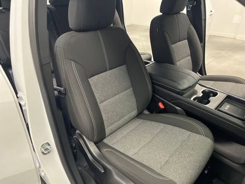 Used 2025 GMC Acadia Elevation image 27