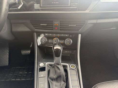 Used 2024 Volkswagen Jetta SE FWD image 15