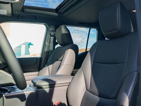 Used 2025 Toyota Land Cruiser image 31