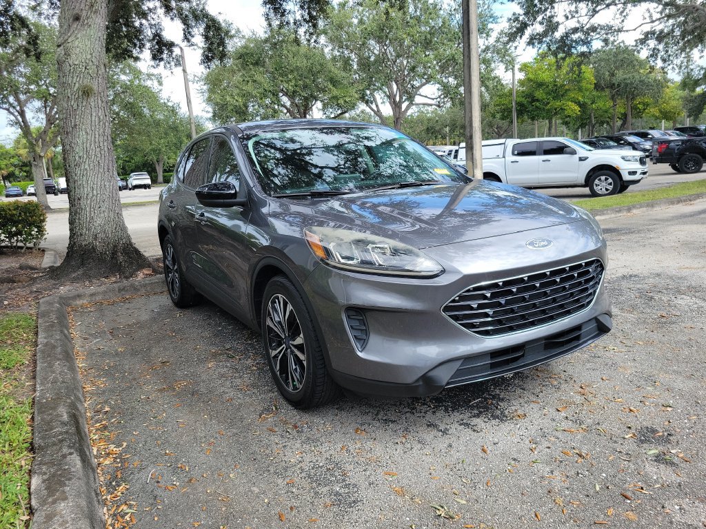 Used 2021 Ford Escape SE w/ SE Sport Appearance Package FWD image 3