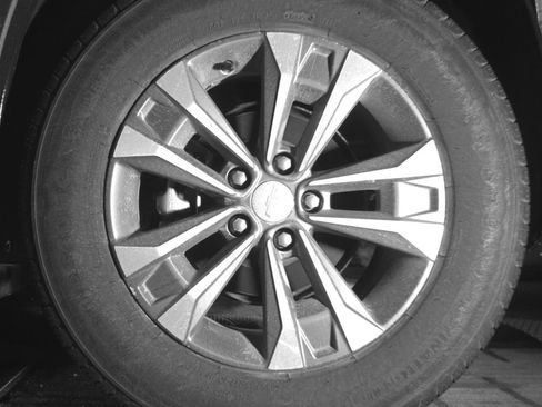 Used 2025 Chevrolet Equinox LT FWD image 14
