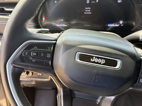 Used 2025 Jeep Grand Cherokee Limited w/ Trailer Tow Package RWD image 25