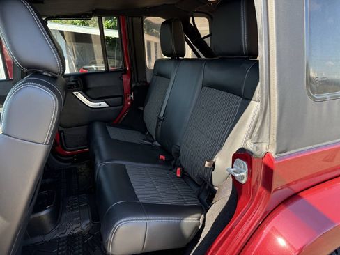 Used 2012 Jeep Wrangler Unlimited Sport AWD/4WD image 18