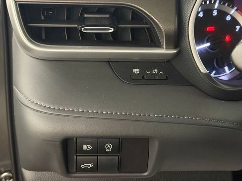 Used 2023 Toyota Highlander XLE AWD/4WD image 33