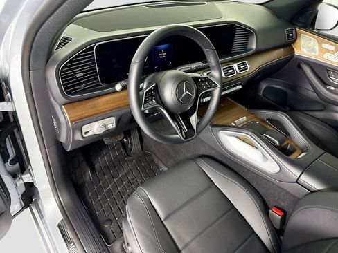 Used 2025 Mercedes-Benz GLE 450e 4MATIC image 9