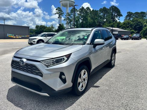 Used 2020 Toyota RAV4 Limited image 1