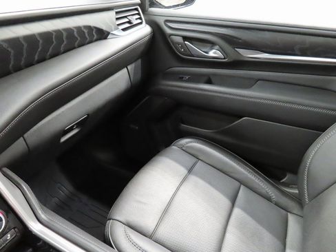 Used 2024 GMC Yukon XL Denali w/ Advanced Technology Package image 31