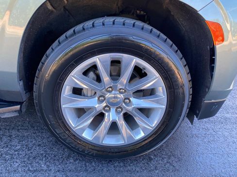 Used 2023 Chevrolet Suburban Premier image 11