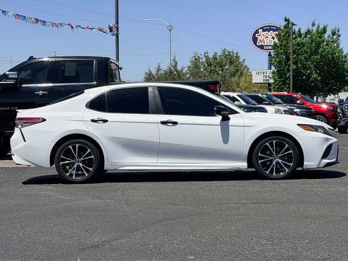 Used 2018 Toyota Camry SE FWD image 35
