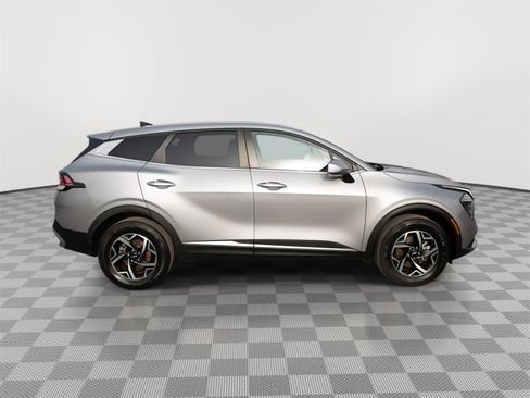 Used 2025 Kia Sportage LX image 4