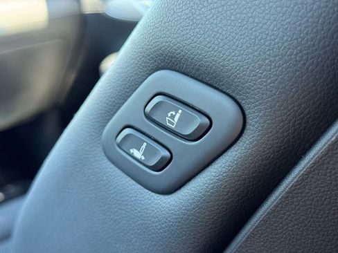 Used 2025 Genesis GV70 3.5T Sport AWD/4WD image 40
