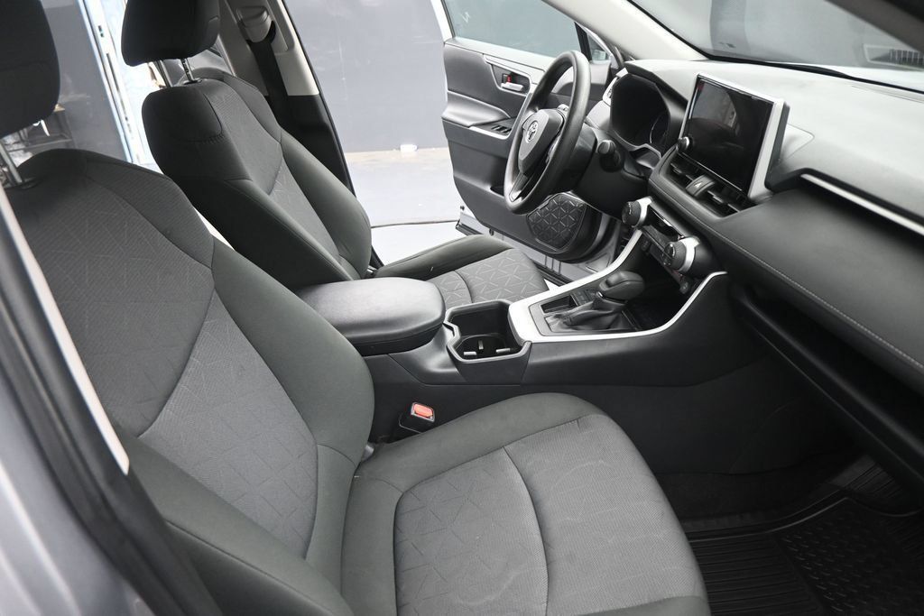 Used 2025 Toyota RAV4 XLE FWD image 20