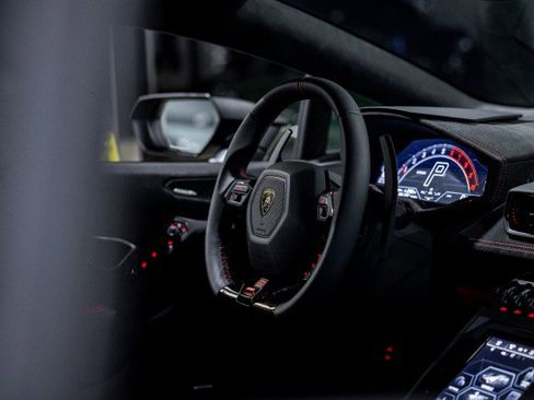 Used 2023 Lamborghini Huracan Tecnica image 38