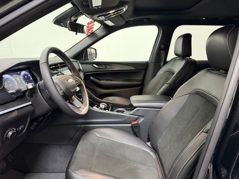 New 2025 Jeep Grand Cherokee L Altitude image 14