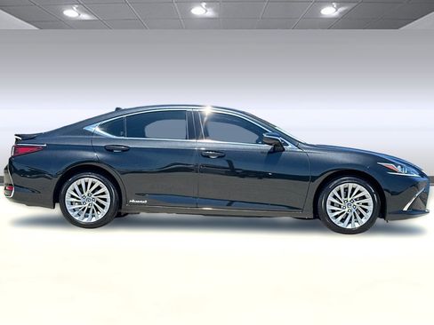 Used 2019 Lexus ES 300h w/ Accessory Package FWD image 7