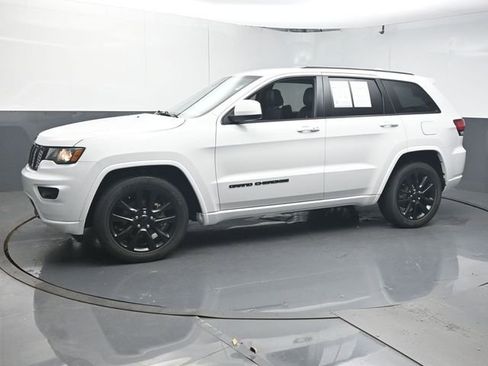 Used 2019 Jeep Grand Cherokee Altitude image 4