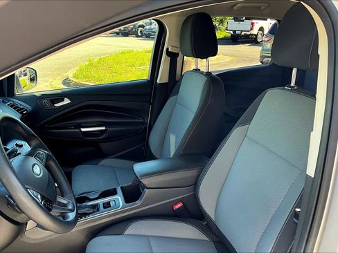 Used 2017 Ford Escape SE w/ Equipment Group 201A AWD/4WD image 8