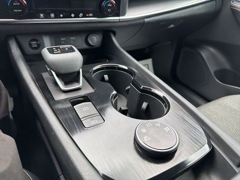 Used 2024 Nissan Rogue SV image 23