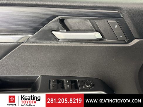 Used 2025 GMC Acadia Elevation image 11