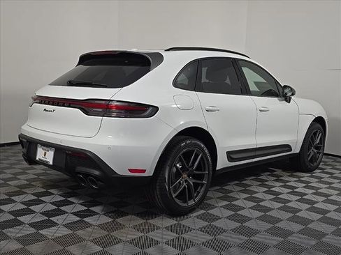 Certified 2025 Porsche Macan Turbo image 7