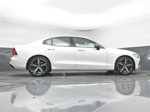 Used 2024 Volvo S60 B5 Ultimate image 42