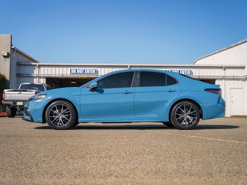 Used 2023 Toyota Camry SE FWD image 4