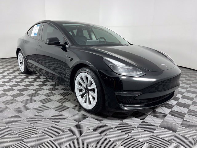 Used 2023 Tesla Model 3 Standard Range RWD image 3