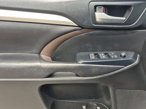 Used 2018 Toyota Highlander XLE image 7