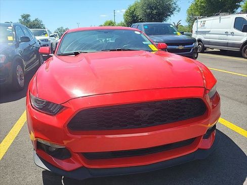 Used 2016 Ford Mustang Coupe image 3