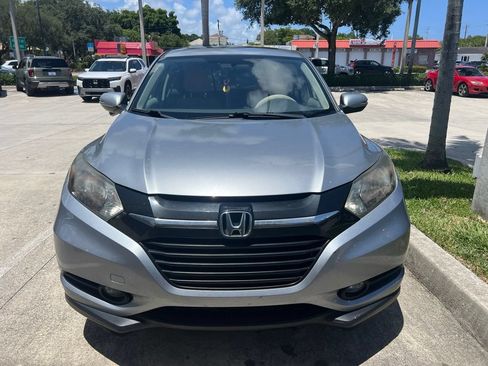 Used 2018 Honda HR-V EX image 2