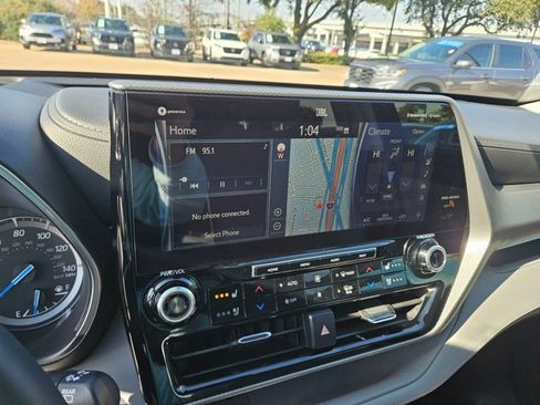 Used 2021 Toyota Highlander Platinum image 20