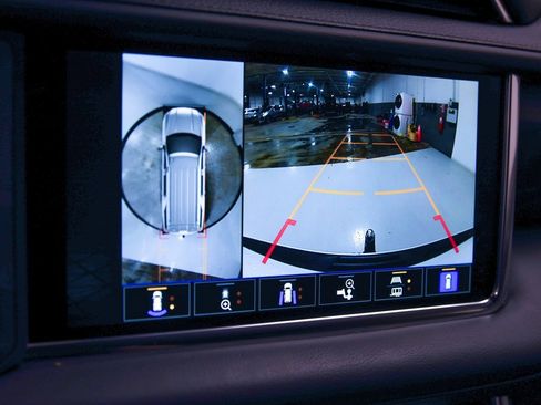 Used 2023 GMC Yukon XL Denali image 30