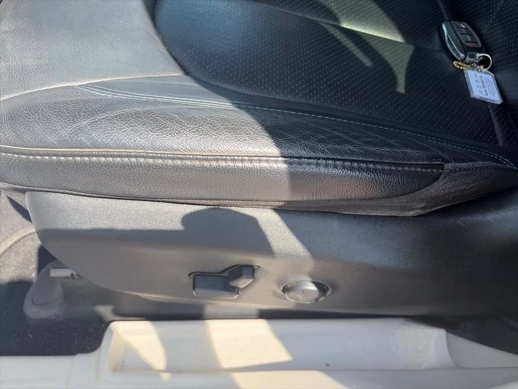 Used 2021 Chrysler Pacifica Touring-L w/ Uconnect Theater Family Group FWD image 18