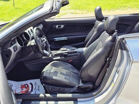 Used 2020 Ford Mustang Premium RWD image 15