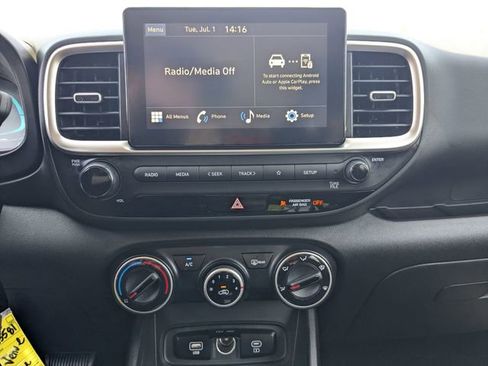 Used 2025 Hyundai Venue SE image 19