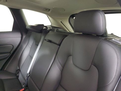 Used 2024 Volvo XC60 B5 Plus w/ Protection Package Premier AWD/4WD image 11