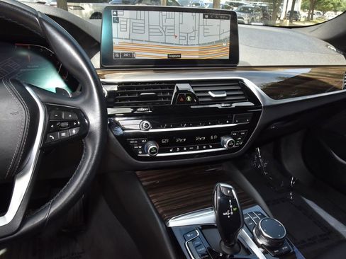 Used 2023 BMW 530i w/ Premium Package RWD image 26