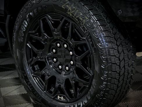 New 2025 GMC Hummer EV 2X image 3