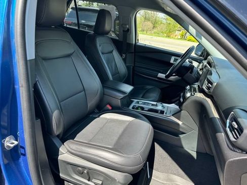 Used 2022 Ford Explorer Limited w/ Equipment Group 301A AWD/4WD image 12