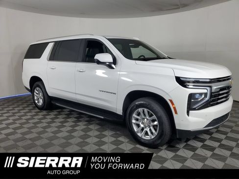 Used 2025 Chevrolet Suburban LT RWD image 1